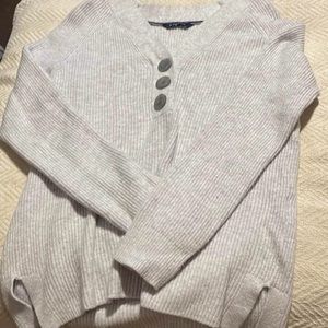 Denver Hayes sweater size medium